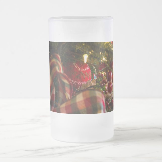 In eine Mattierte Tasse von Weihnachtsbaum (Mittel)