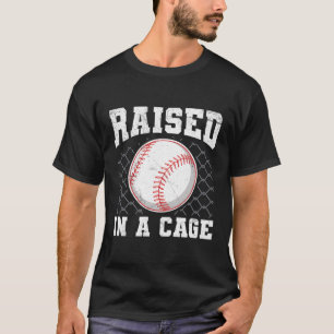 in einem Käfigangebot für einen Baseball angehoben T-Shirt