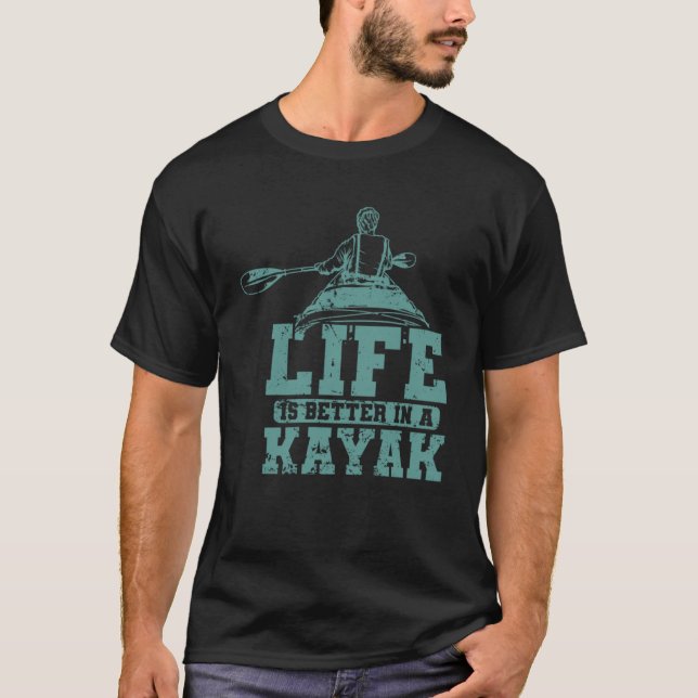in einem Kayak-Paddle-Boot T-Shirt (Vorderseite)