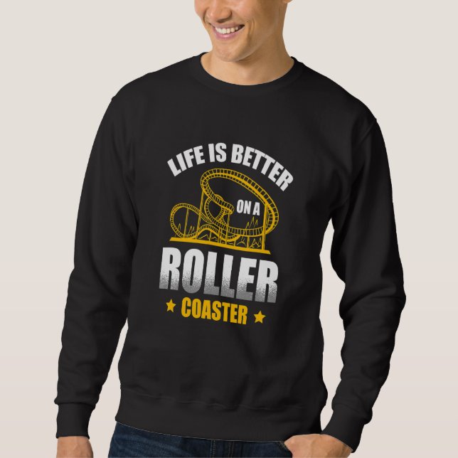 In einem Vergnügungspark mit Achterbahn Sweatshirt (Vorderseite)