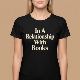 In einer Beziehung mit Büchern lesen T-Shirt