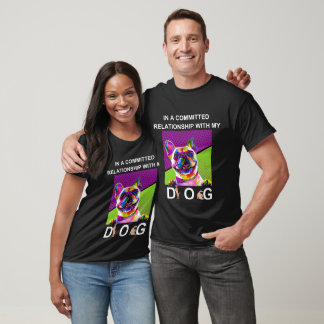 In einer engagierten Beziehung zu meinem Hund Unis T-Shirt