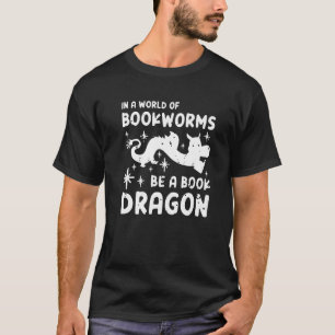 In einer Welt der Bücherwürmer sei ein Bücherdrach T-Shirt