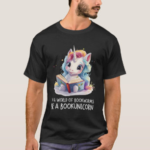 In einer Welt der Buchwürmer ist ein Bookunicorn B T-Shirt