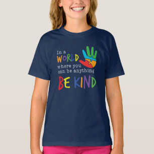In einer Welt, in der du alles sein kannst, sei fr T-Shirt
