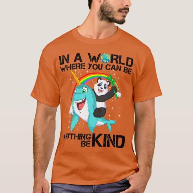 in einer Welt, in der man alles irgendwie sein kan T-Shirt (Vorderseite)