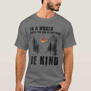 In einer Welt, in der man alles sein kann, ist gü T-Shirt
