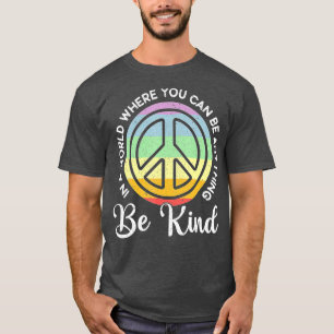 In einer Welt, in der man alles sein kann, sei fre T-Shirt