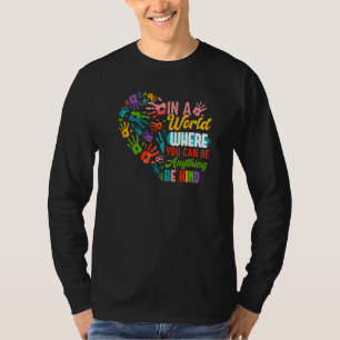 In einer Welt, in der man alles sein kann, sei gut T-Shirt