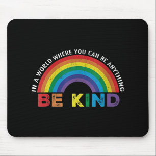 In einer Welt, in der man alles sein kann, was güt Mousepad
