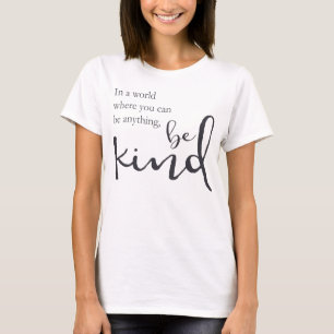 In einer Welt, in der Sie alles sein können, seie T-Shirt