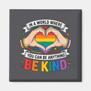 In einer Welt sei freundlich Regenbogen Herz Stolz Magnet