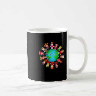 In einer Welt seien Sie freundlich Sitive Kinder w Kaffeetasse