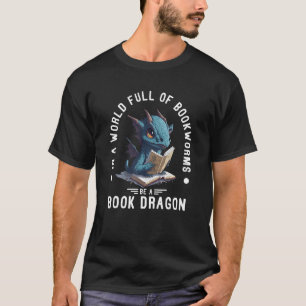 In einer Welt voller Buchwürmer ist ein Buchdrache T-Shirt