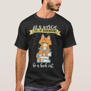 In einer Welt voller Buchwürmer sei eine Buchkatze T-Shirt