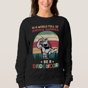 In einer Welt voller Daddy-Haie sei ein Daddycorn Sweatshirt