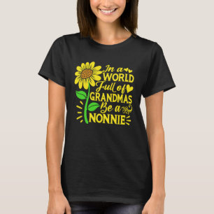 In einer Welt voller Grandmas eine Mutter der Nonn T-Shirt