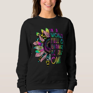 In einer Welt voller Grandmen ist ein Omi Sonnenbl Sweatshirt