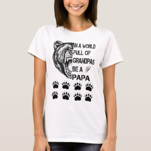 In einer Welt voller Grandpas ist ein Papa-Shirt T-Shirt