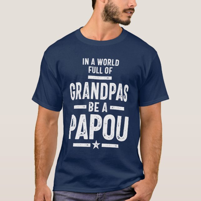 In einer Welt voller Grandpas sei ein Papou T-Shirt (Vorderseite)
