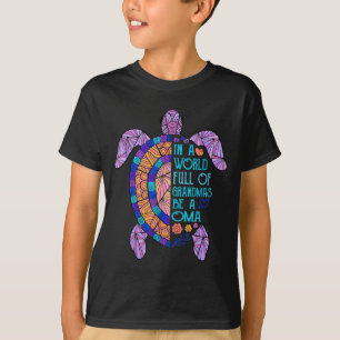 In einer Welt voller Omas sei eine Oma-Schildkröte T-Shirt