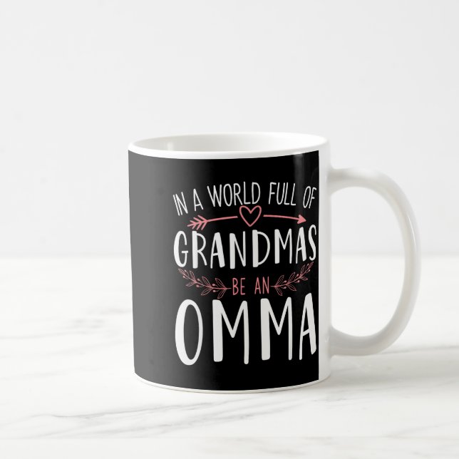 In einer Welt voller Omas sei eine Omma-Frau Kaffeetasse (Rechts)