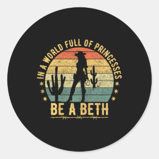 In einer Welt voller Prinzessinnen ist Beth - Cowg Runder Aufkleber