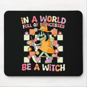 In einer Welt voller Prinzessinnen ist ein Hexenve Mousepad