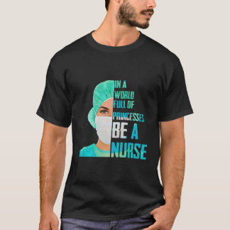 In einer Welt voller Prinzessinnen ist eine Kranke T-Shirt