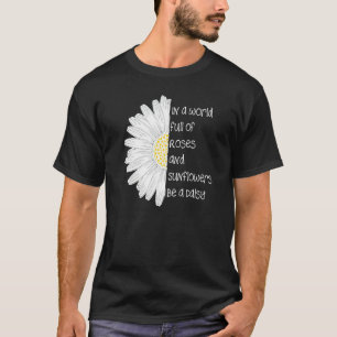 In einer Welt voller Rose und Sonnenblumen ist ein T-Shirt