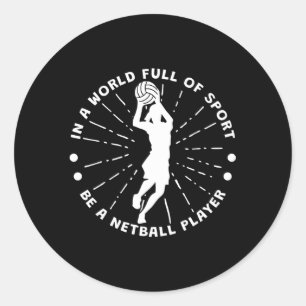 In einer Welt voller Sport ist ein Netball-Spieler Runder Aufkleber