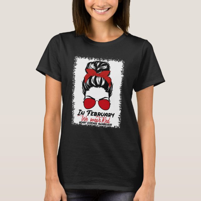 In February We Wear Red Messy Bun Heart Disease Aw T-Shirt (Vorderseite)
