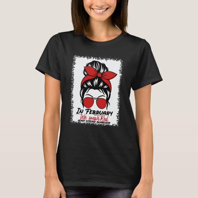 In February We Wear Red Messy Bun Heart Disease Aw T-Shirt (Vorderseite)