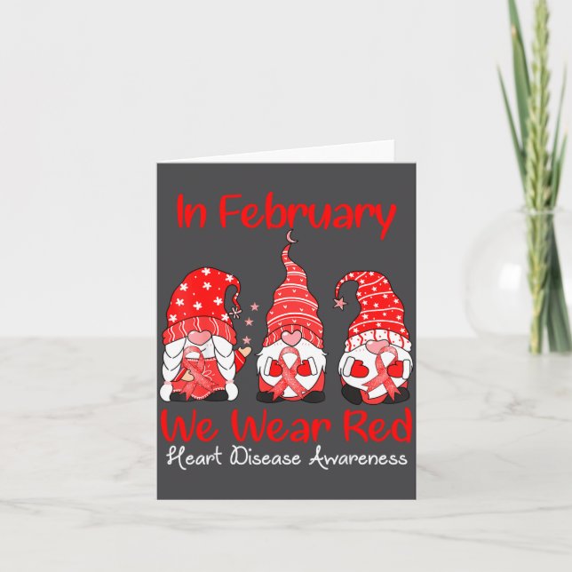 In February We Wear Red Three Gnomes Heart Disease Karte (Vorderseite)