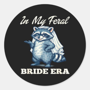 in Feral Bride Era Lustige Waschbär-Hochzeit Runder Aufkleber