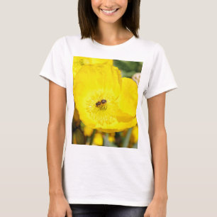 In Gelb gebadete Biene T-Shirt