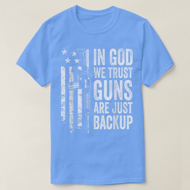 In Gott vertrauen wir Waffen sind nur Backup USA P T-Shirt (Design vorne)