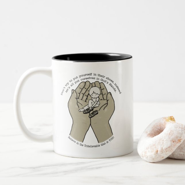 In Gottes Händen Zweifarbige Tasse (Mit Donut)