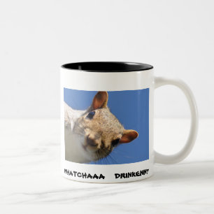 IN IHREM GESICHTS-EICHHÖRNCHEN ZWEIFARBIGE TASSE