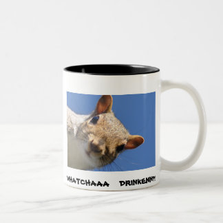 IN IHREM GESICHTS-EICHHÖRNCHEN ZWEIFARBIGE TASSE