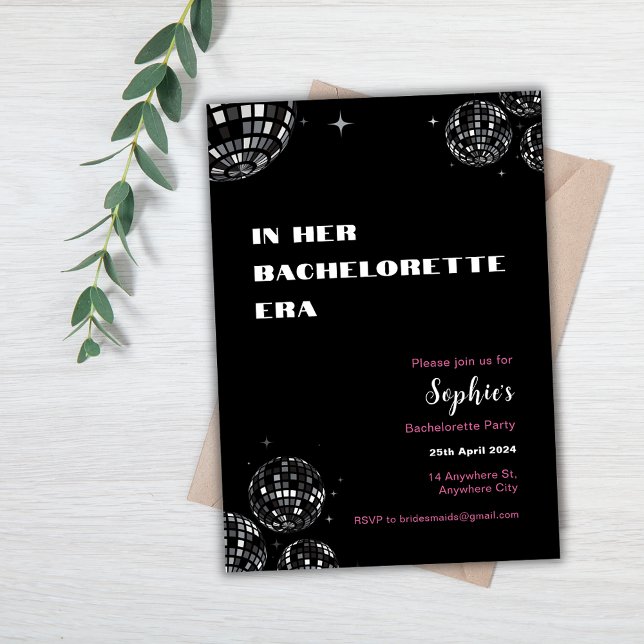 In ihrem Junggeselinnen-Abschied der Ära Einladung (In her Bachelorette Era Invitation with Disco Balls and Black and Pink colours.)