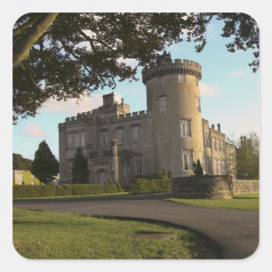 In Irland, der Seiteneingang von Dromoland Castle Quadratischer Aufkleber