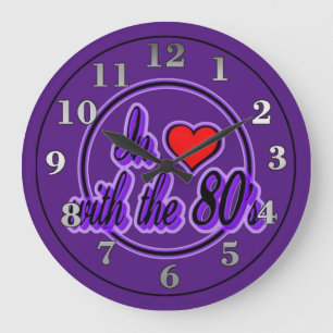 In Liebe mit der Lila Logoklammer-Uhr der 80er Jah Große Wanduhr