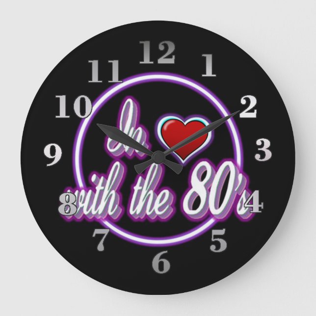 In Liebe mit der Retro-Lila Neon-Logo-Uhr der 80er Große Wanduhr (Vorderseite)
