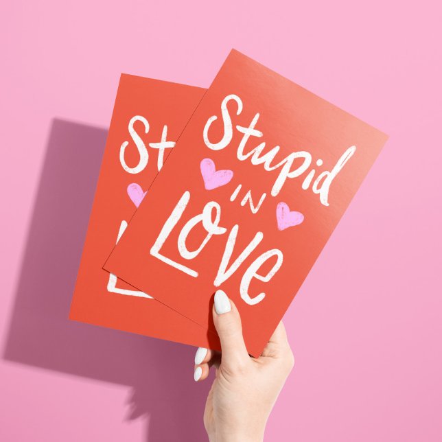 In Liebe mit Ihnen, nur weil Karte (Bold red card with pink hearts and white lettering "stupid in love ... with you" and custom text)