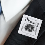 In Love Memory | Angel Wing | Foto Memorial Button<br><div class="desc">Beerdigung 'In liebevoller Erinnerung' Taste, die perfekte Hommage an Ihre Liebe in schwarz-weiß. Mit dem Sprichwort 'IN LIEBING MEMORY' ein Foto mit gekratzten Effekten, mit Engelsflügeln, ihrem Namen und den Geburtsdaten/Todesdaten. Die Stile, Größen und Farben des Schriftartes können geändert werden, indem Sie nach der Personalisierung auf den entsprechenden Link klicken....</div>