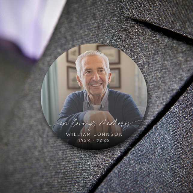 In Love Memory Foto Elegante Skriptbeerdigung Button (Von Creator hochgeladen)