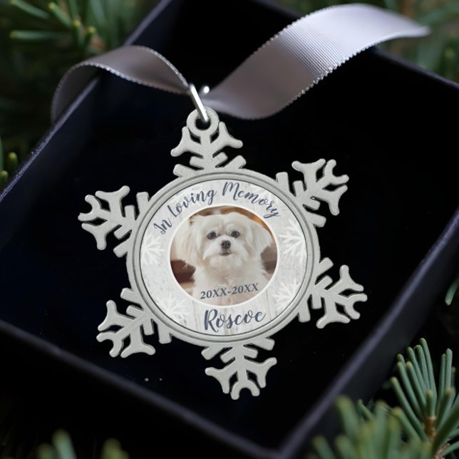 In Love Memory | Graues Wood Pet Memorial Foto Schneeflocken Zinn-Ornament (In Loving Memory | Grey Wood Pet Memorial Photo Snowflake Pewter Christmas Ornament)