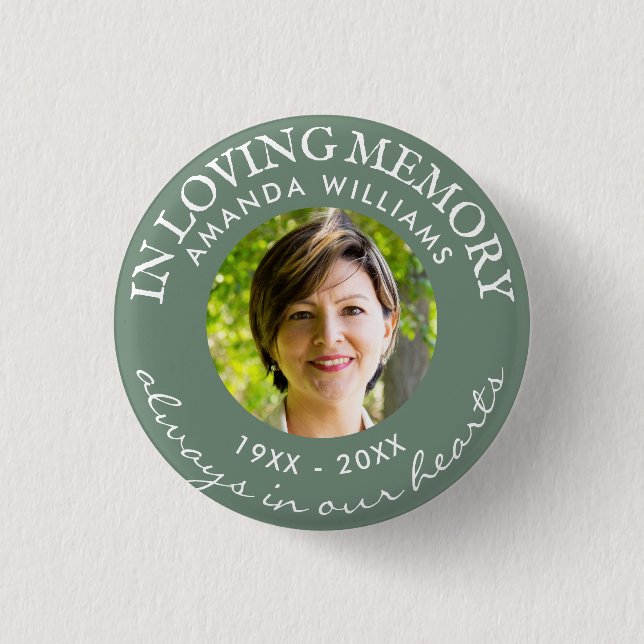 In Love Memory Modern Sage Green Foto Memorial Button (Vorderseite)
