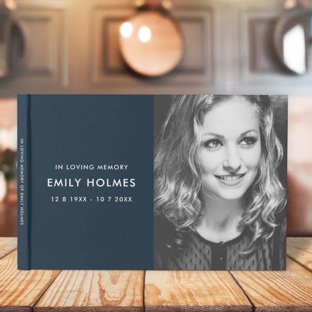 In Love Memory | Navy Blue Modern Memorial Foto Gästebuch (Von Creator hochgeladen)